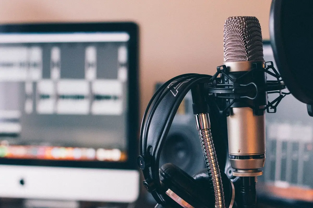 podcasting statistics and facts